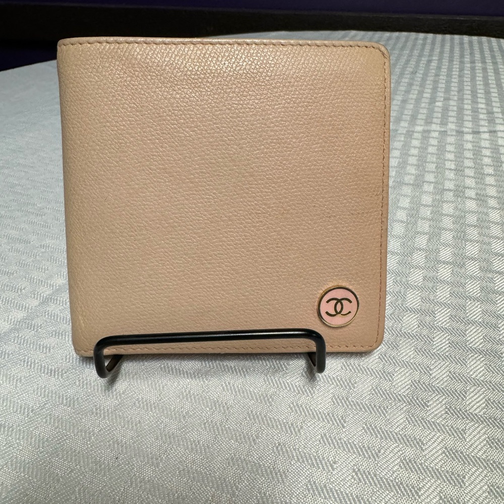 Vintage CHANEL Compact wallet